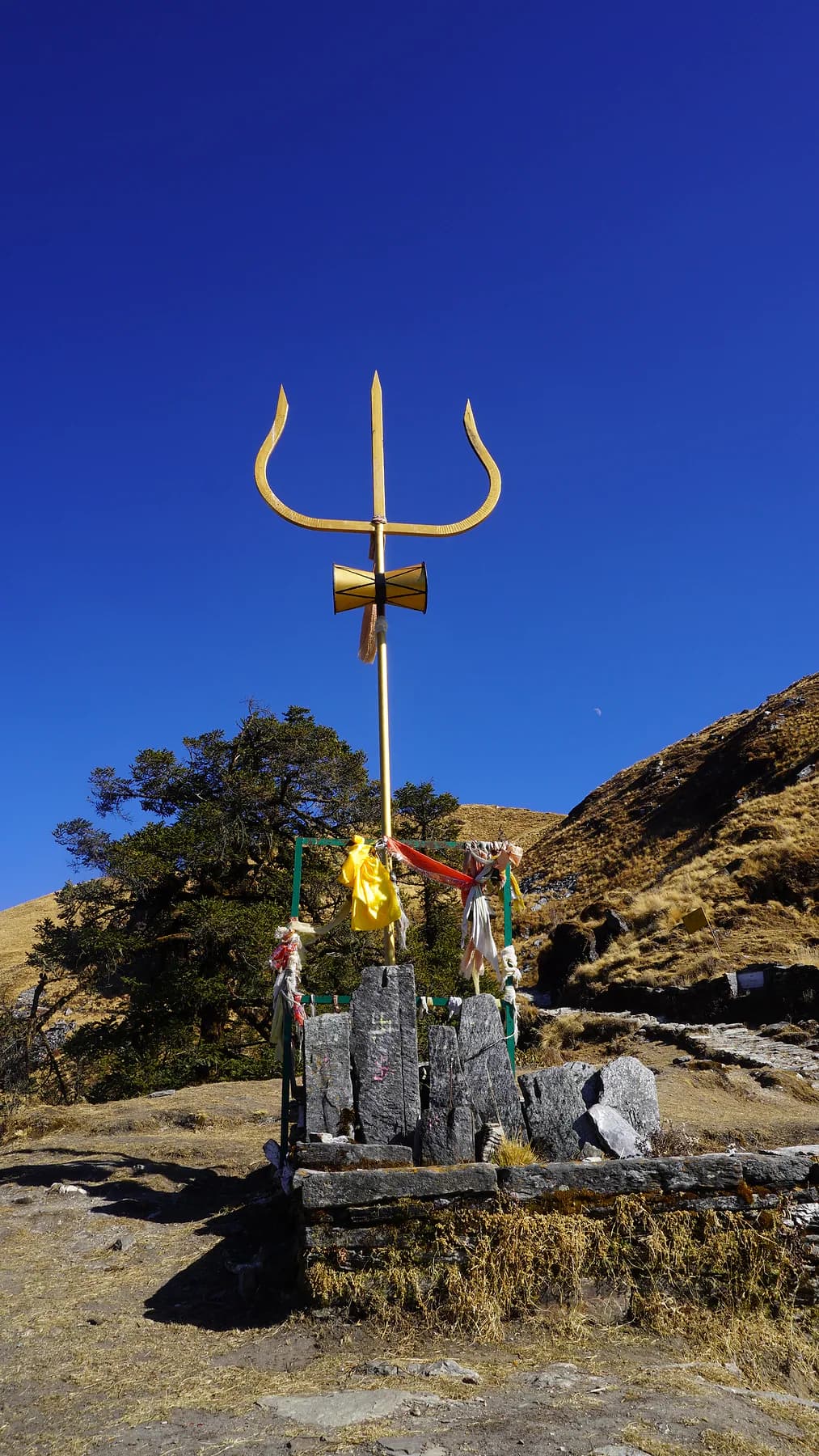 Trident shrine beside the high-altitude trail near Bedni Bugyal